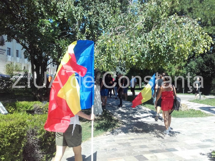imagini de la eveniment mobilizare generala la constanta zeci de persoane pleaca spre bucuresti unde imagini de la eveniment mobilizare generala la constanta zeci de persoane pleaca spre bucuresti unde