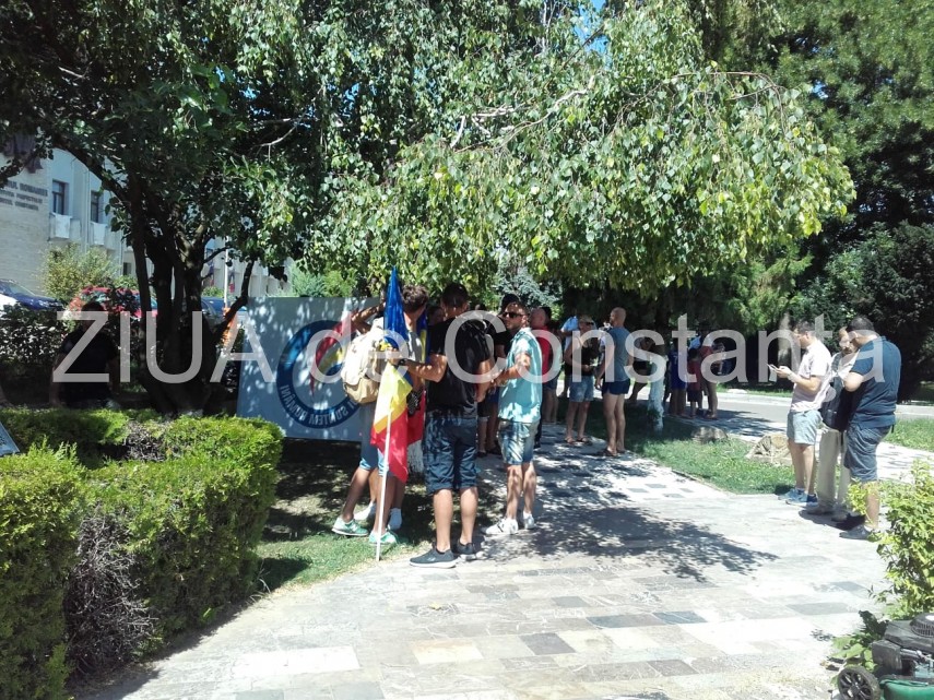 imagini de la eveniment mobilizare generala la constanta zeci de persoane pleaca spre bucuresti unde imagini de la eveniment mobilizare generala la constanta zeci de persoane pleaca spre bucuresti unde