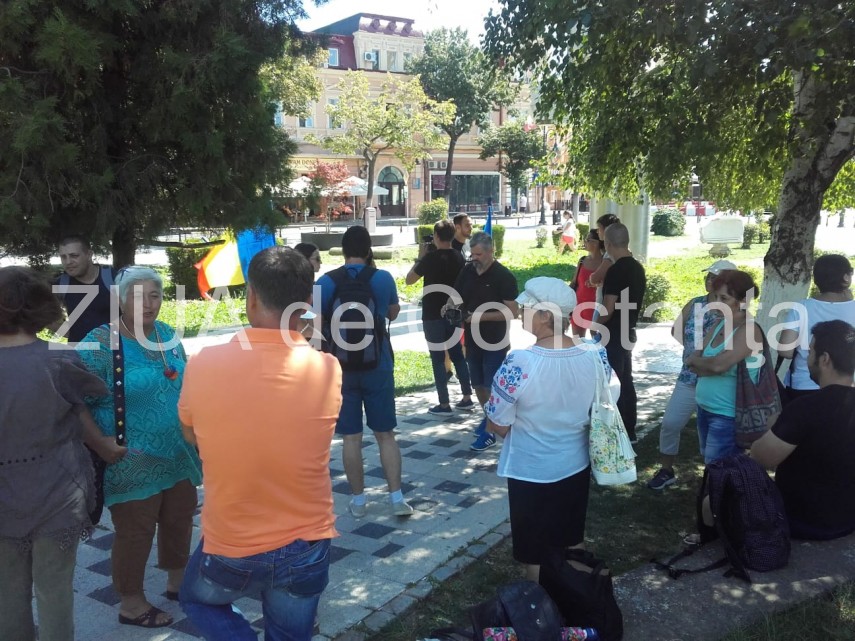 imagini de la eveniment mobilizare generala la constanta zeci de persoane pleaca spre bucuresti unde imagini de la eveniment mobilizare generala la constanta zeci de persoane pleaca spre bucuresti unde