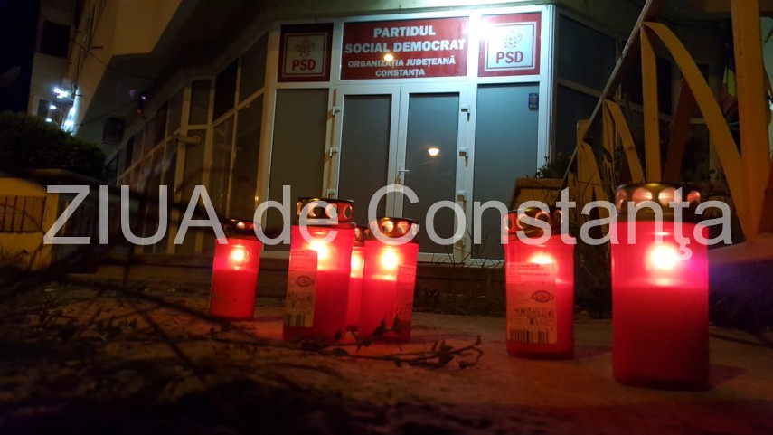 constanta incident in drum spre sediul psd o masina aflata printre protestatari a fost oprita de jandarmi constanta incident in drum spre sediul psd o masina aflata printre protestatari a fost oprita de jandarmi