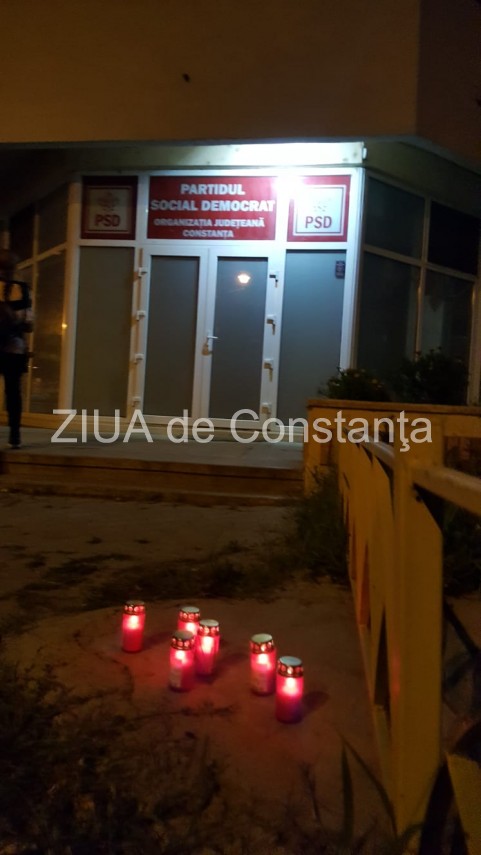 constanta incident in drum spre sediul psd o masina aflata printre protestatari a fost oprita de jandarmi constanta incident in drum spre sediul psd o masina aflata printre protestatari a fost oprita de jandarmi