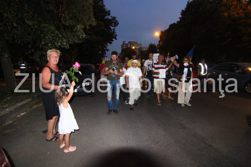 live update un nou protest are loc la constanta sute de persoane participa ce mesaje transmit manifestantii live update un nou protest are loc la constanta sute de persoane participa ce mesaje transmit manifestantii