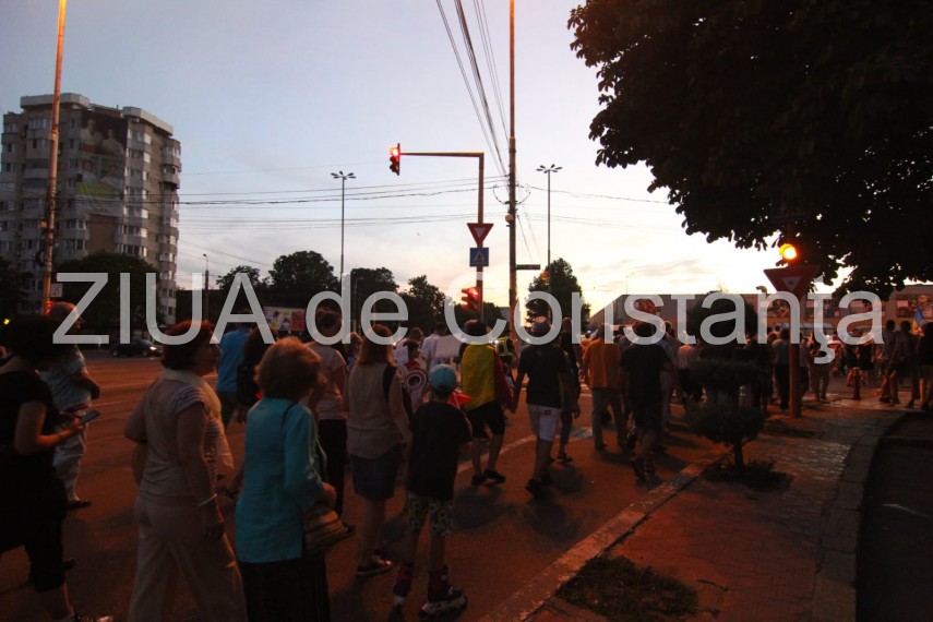 live update un nou protest are loc la constanta sute de persoane participa ce mesaje transmit manifestantii live update un nou protest are loc la constanta sute de persoane participa ce mesaje transmit manifestantii