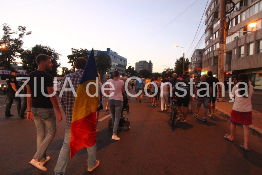live update un nou protest are loc la constanta sute de persoane participa ce mesaje transmit manifestantii live update un nou protest are loc la constanta sute de persoane participa ce mesaje transmit manifestantii