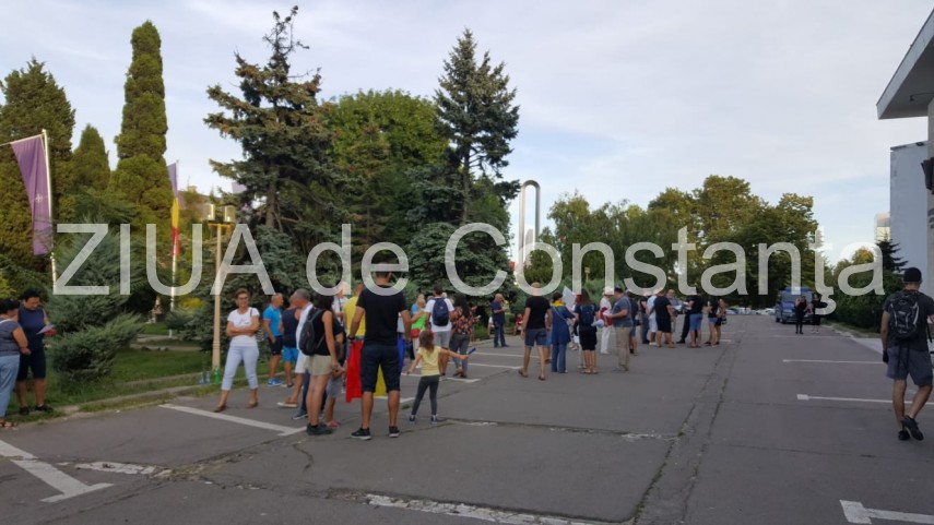 live update un nou protest are loc la constanta sute de persoane participa ce mesaje transmit manifestantii live update un nou protest are loc la constanta sute de persoane participa ce mesaje transmit manifestantii