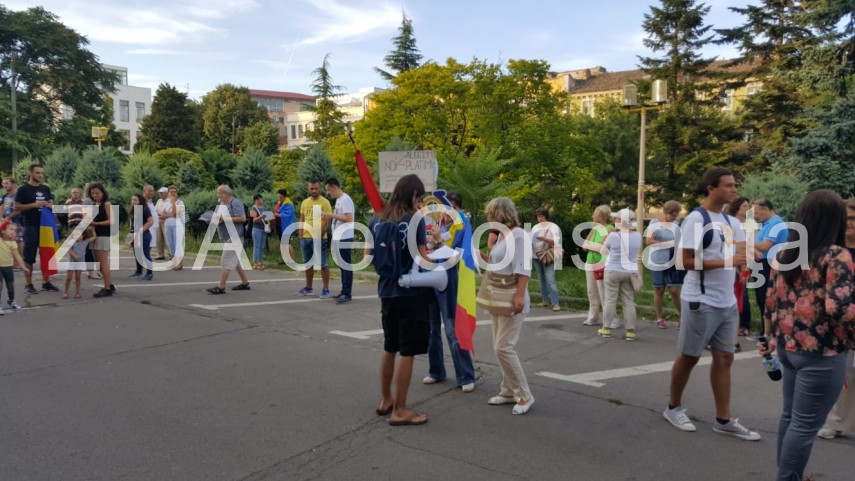 live update un nou protest are loc la constanta sute de persoane participa ce mesaje transmit manifestantii live update un nou protest are loc la constanta sute de persoane participa ce mesaje transmit manifestantii