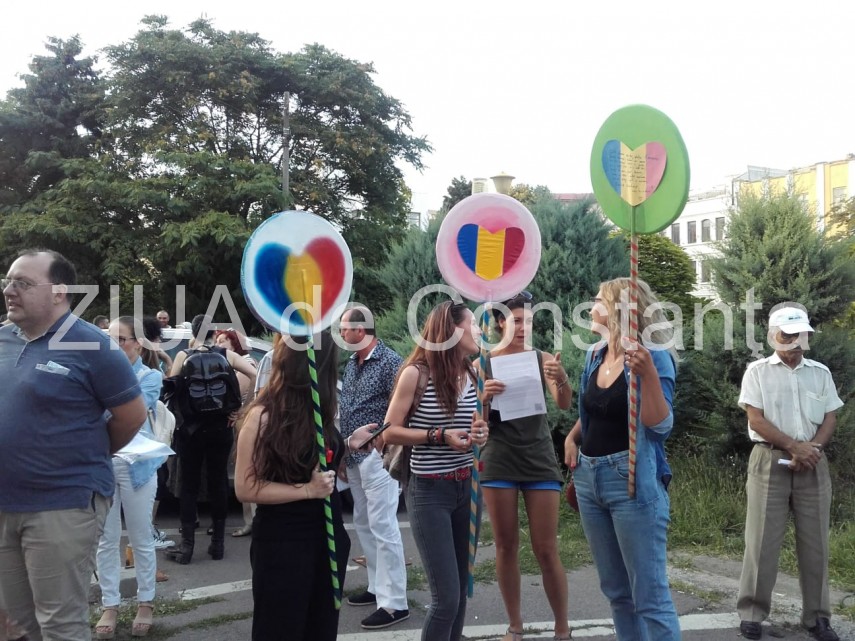 live update un nou protest are loc la constanta sute de persoane participa ce mesaje transmit manifestantii live update un nou protest are loc la constanta sute de persoane participa ce mesaje transmit manifestantii
