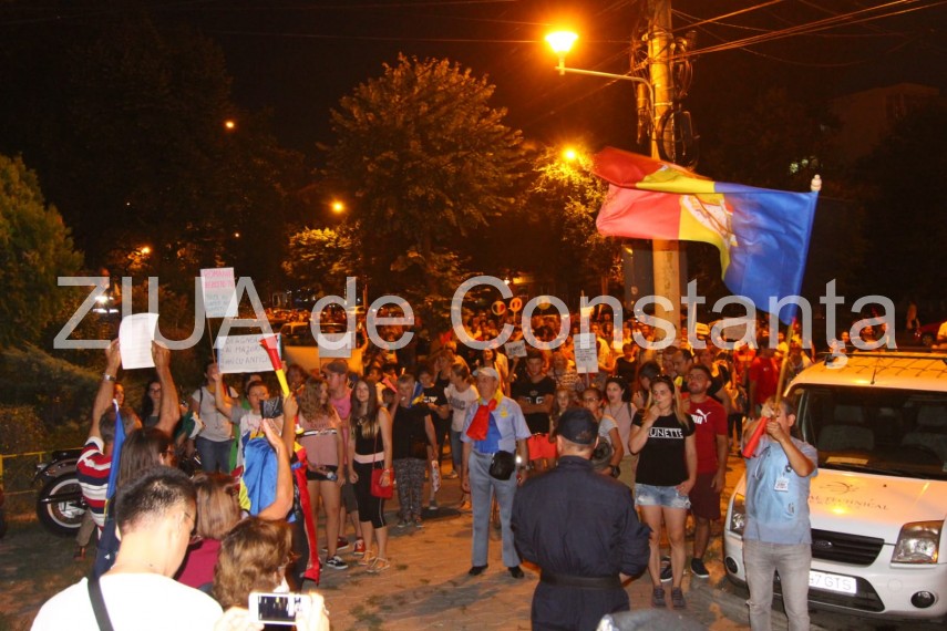 live update un nou protest are loc la constanta sute de persoane participa ce mesaje transmit manifestantii live update un nou protest are loc la constanta sute de persoane participa ce mesaje transmit manifestantii