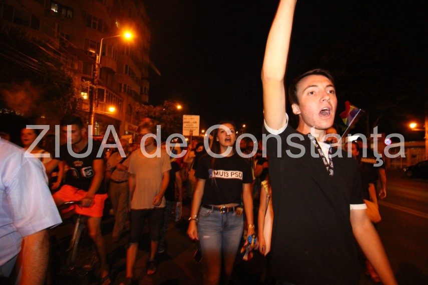 live update un nou protest are loc la constanta sute de persoane participa ce mesaje transmit manifestantii live update un nou protest are loc la constanta sute de persoane participa ce mesaje transmit manifestantii