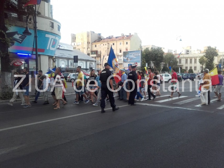 live update un nou protest are loc la constanta sute de persoane participa ce mesaje transmit manifestantii live update un nou protest are loc la constanta sute de persoane participa ce mesaje transmit manifestantii