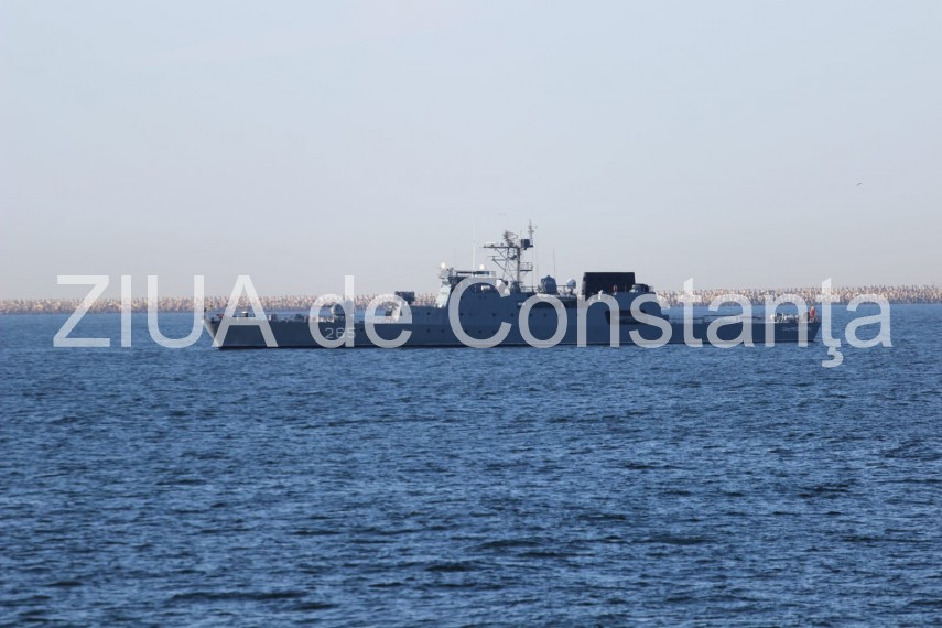 imagini de la eveniment spectacol pe mare la constanta marinarii militari se pregatesc pentru ziua marinei imagini de la eveniment spectacol pe mare la constanta marinarii militari se pregatesc pentru ziua marinei