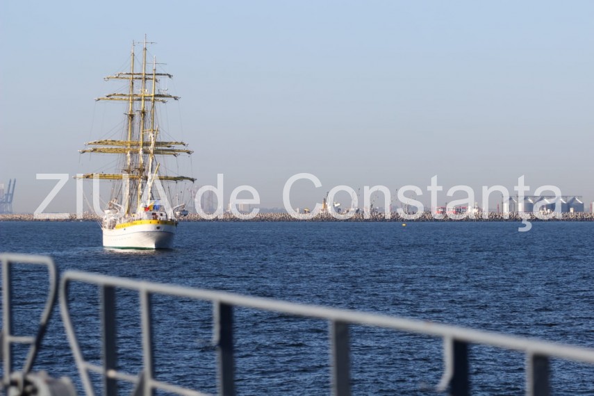 imagini de la eveniment spectacol pe mare la constanta marinarii militari se pregatesc pentru ziua marinei imagini de la eveniment spectacol pe mare la constanta marinarii militari se pregatesc pentru ziua marinei