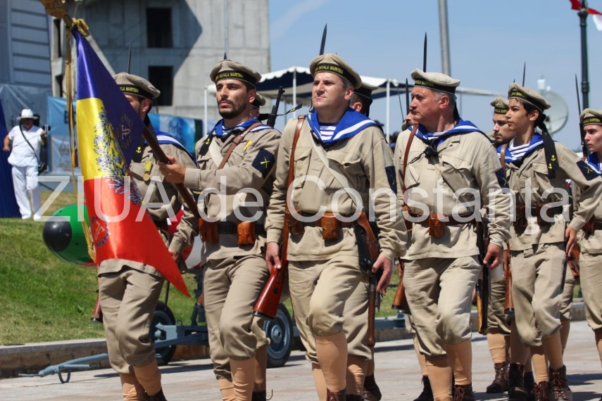 au inceput manifestarile dedicate zilei marinei romane mii de oameni s au strans pe faleza comandamentului au inceput manifestarile dedicate zilei marinei romane mii de oameni s au strans pe faleza comandamentului