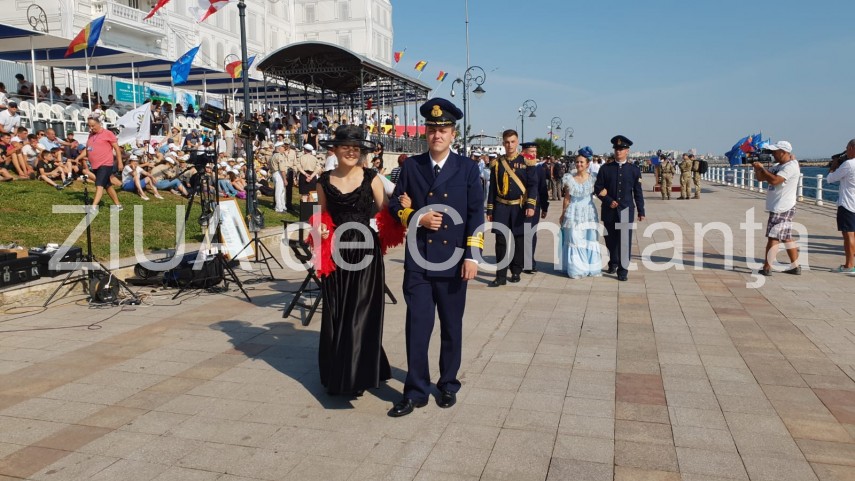 au inceput manifestarile dedicate zilei marinei romane mii de oameni s au strans pe faleza comandamentului au inceput manifestarile dedicate zilei marinei romane mii de oameni s au strans pe faleza comandamentului
