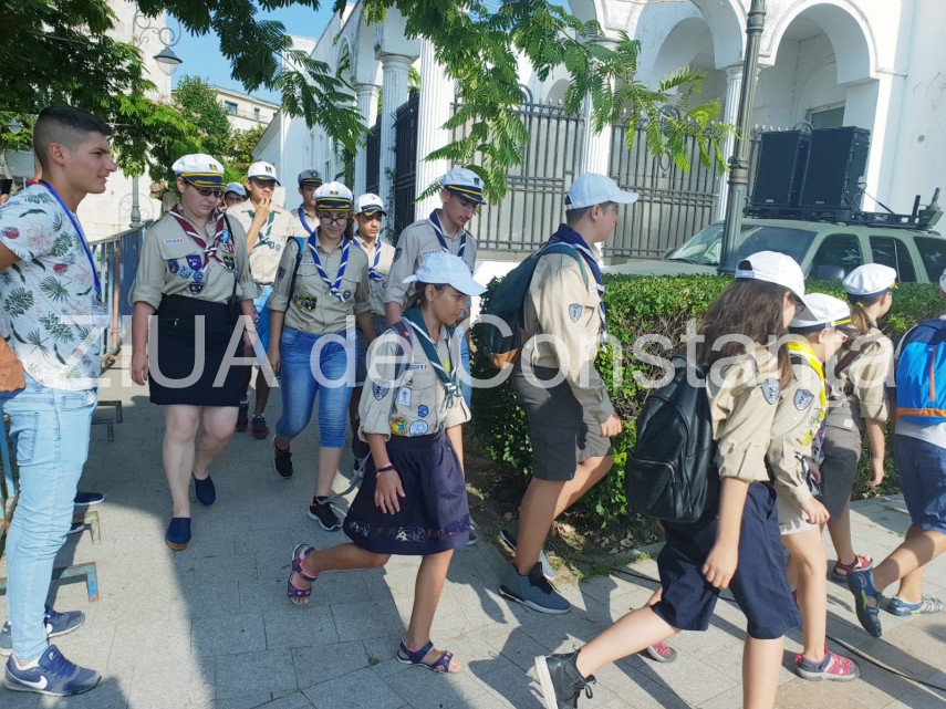 au inceput manifestarile dedicate zilei marinei romane mii de oameni s au strans pe faleza comandamentului au inceput manifestarile dedicate zilei marinei romane mii de oameni s au strans pe faleza comandamentului