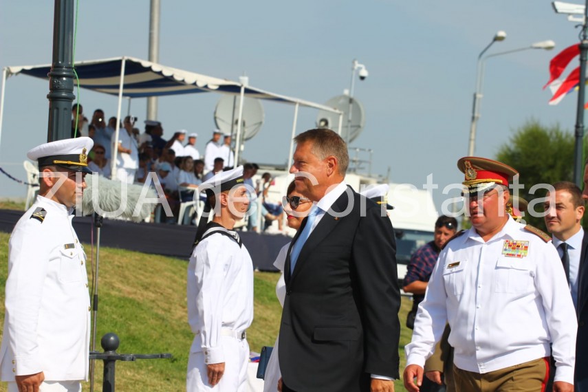 au inceput manifestarile dedicate zilei marinei romane mii de oameni s au strans pe faleza comandamentului au inceput manifestarile dedicate zilei marinei romane mii de oameni s au strans pe faleza comandamentului