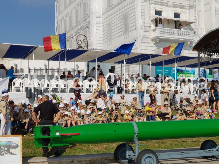 au inceput manifestarile dedicate zilei marinei romane mii de oameni s au strans pe faleza comandamentului au inceput manifestarile dedicate zilei marinei romane mii de oameni s au strans pe faleza comandamentului