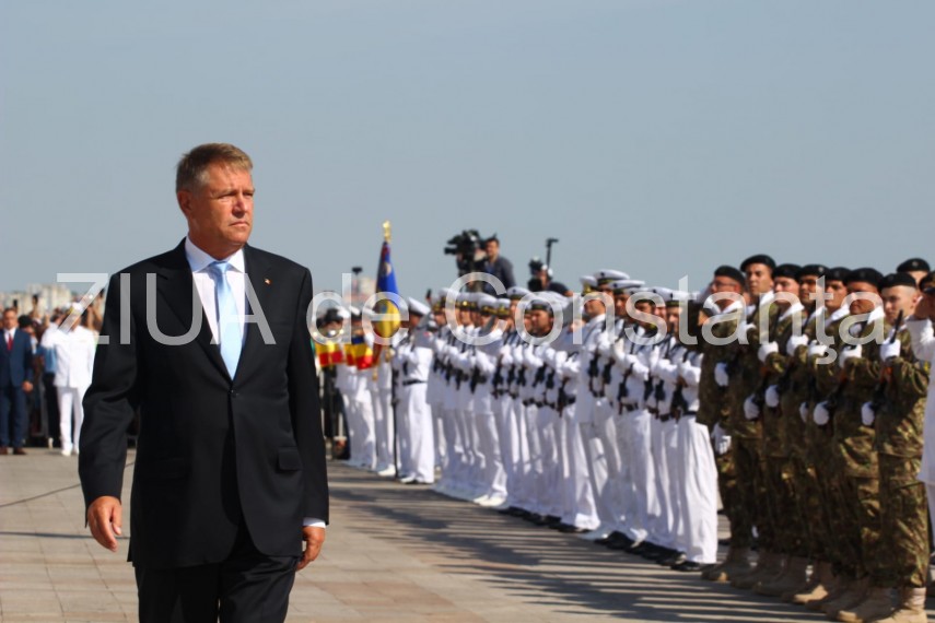 au inceput manifestarile dedicate zilei marinei romane mii de oameni s au strans pe faleza comandamentului au inceput manifestarile dedicate zilei marinei romane mii de oameni s au strans pe faleza comandamentului