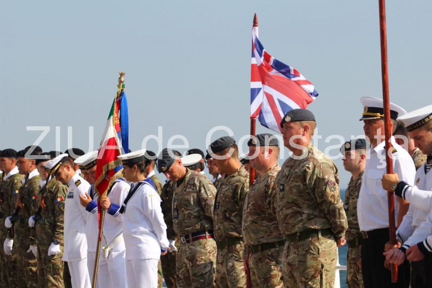 au inceput manifestarile dedicate zilei marinei romane mii de oameni s au strans pe faleza comandamentului au inceput manifestarile dedicate zilei marinei romane mii de oameni s au strans pe faleza comandamentului
