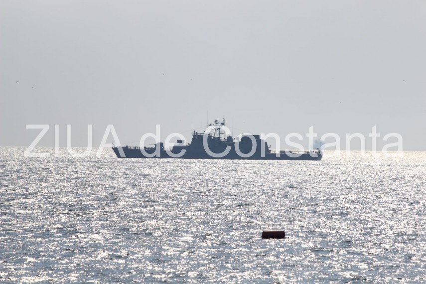 au inceput manifestarile dedicate zilei marinei romane mii de oameni s au strans pe faleza comandamentului au inceput manifestarile dedicate zilei marinei romane mii de oameni s au strans pe faleza comandamentului