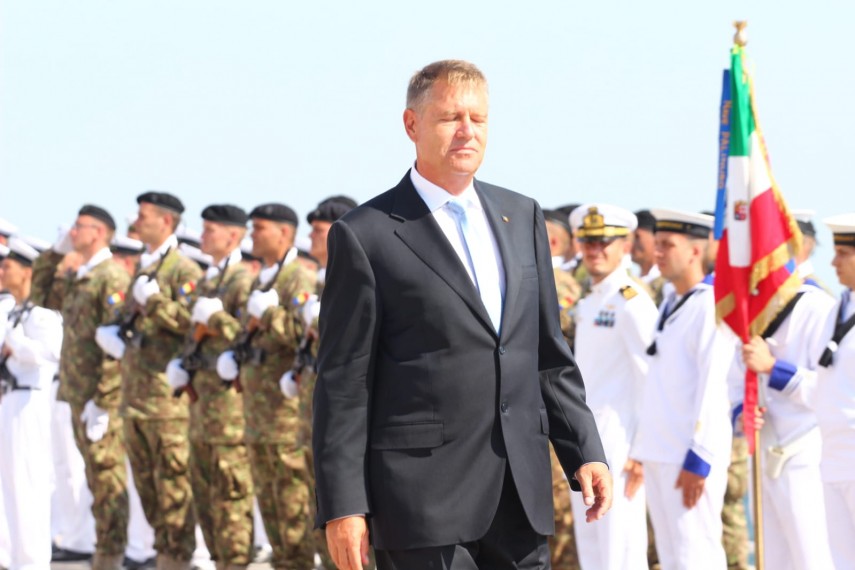 au inceput manifestarile dedicate zilei marinei romane mii de oameni s au strans pe faleza comandamentului au inceput manifestarile dedicate zilei marinei romane mii de oameni s au strans pe faleza comandamentului