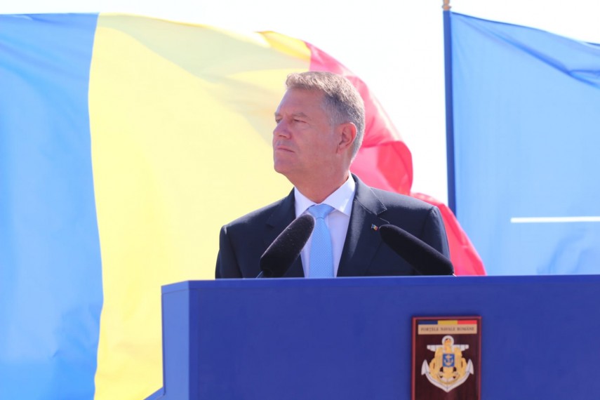 au inceput manifestarile dedicate zilei marinei romane mii de oameni s au strans pe faleza comandamentului au inceput manifestarile dedicate zilei marinei romane mii de oameni s au strans pe faleza comandamentului