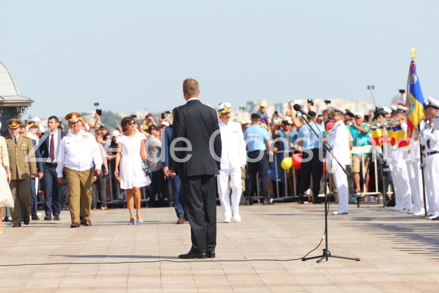 au inceput manifestarile dedicate zilei marinei romane mii de oameni s au strans pe faleza comandamentului au inceput manifestarile dedicate zilei marinei romane mii de oameni s au strans pe faleza comandamentului