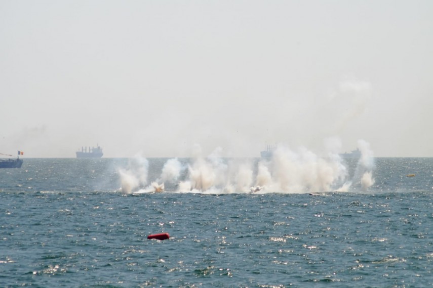 au inceput manifestarile dedicate zilei marinei romane mii de oameni s au strans pe faleza comandamentului au inceput manifestarile dedicate zilei marinei romane mii de oameni s au strans pe faleza comandamentului