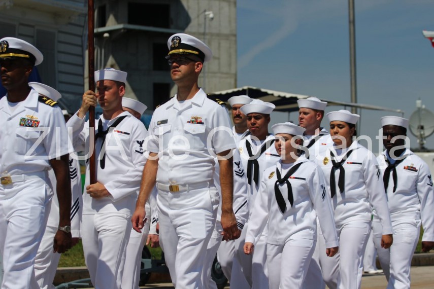 au inceput manifestarile dedicate zilei marinei romane mii de oameni s au strans pe faleza comandamentului au inceput manifestarile dedicate zilei marinei romane mii de oameni s au strans pe faleza comandamentului