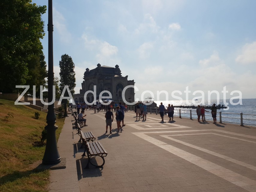 au inceput manifestarile dedicate zilei marinei romane mii de oameni s au strans pe faleza comandamentului au inceput manifestarile dedicate zilei marinei romane mii de oameni s au strans pe faleza comandamentului