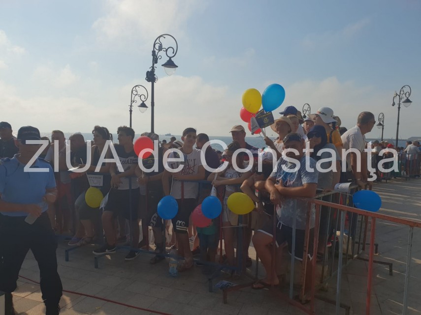 au inceput manifestarile dedicate zilei marinei romane mii de oameni s au strans pe faleza comandamentului au inceput manifestarile dedicate zilei marinei romane mii de oameni s au strans pe faleza comandamentului