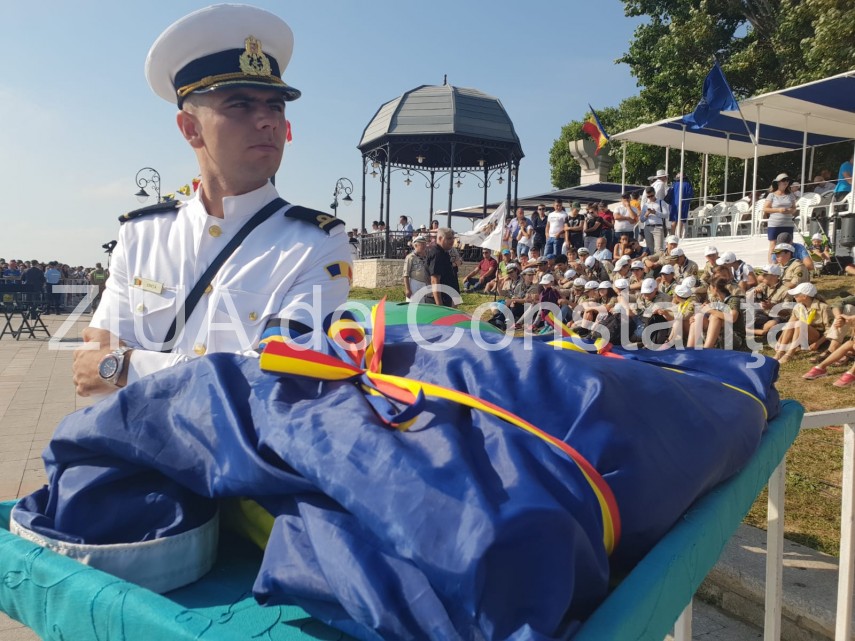 au inceput manifestarile dedicate zilei marinei romane mii de oameni s au strans pe faleza comandamentului au inceput manifestarile dedicate zilei marinei romane mii de oameni s au strans pe faleza comandamentului