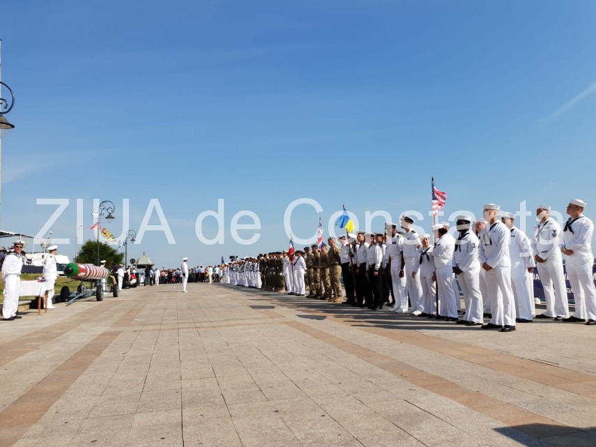 au inceput manifestarile dedicate zilei marinei romane mii de oameni s au strans pe faleza comandamentului au inceput manifestarile dedicate zilei marinei romane mii de oameni s au strans pe faleza comandamentului