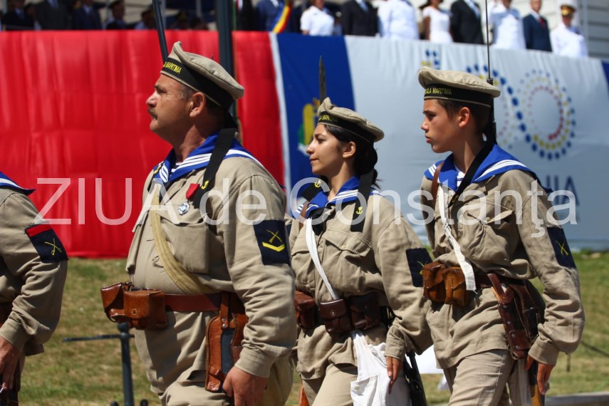 au inceput manifestarile dedicate zilei marinei romane mii de oameni s au strans pe faleza comandamentului au inceput manifestarile dedicate zilei marinei romane mii de oameni s au strans pe faleza comandamentului