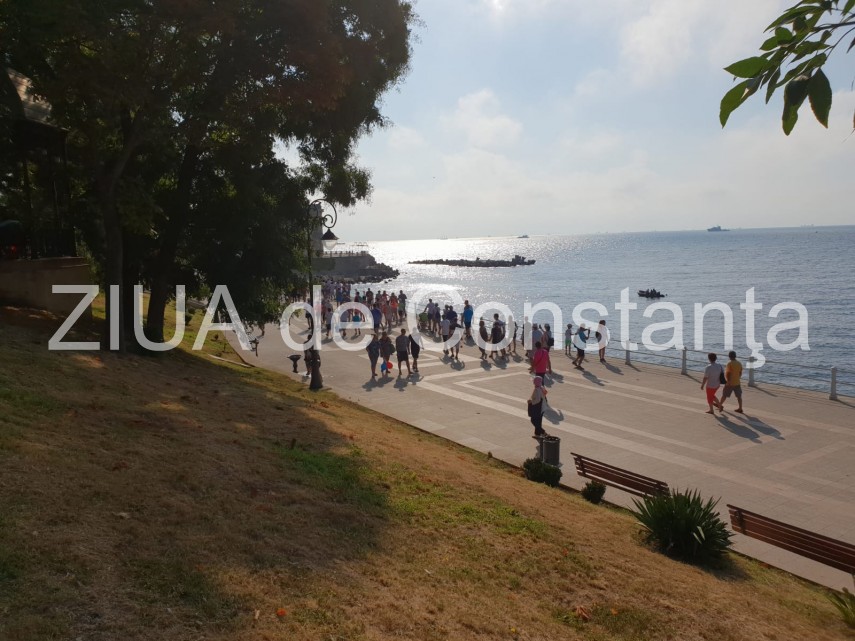 au inceput manifestarile dedicate zilei marinei romane mii de oameni s au strans pe faleza comandamentului au inceput manifestarile dedicate zilei marinei romane mii de oameni s au strans pe faleza comandamentului