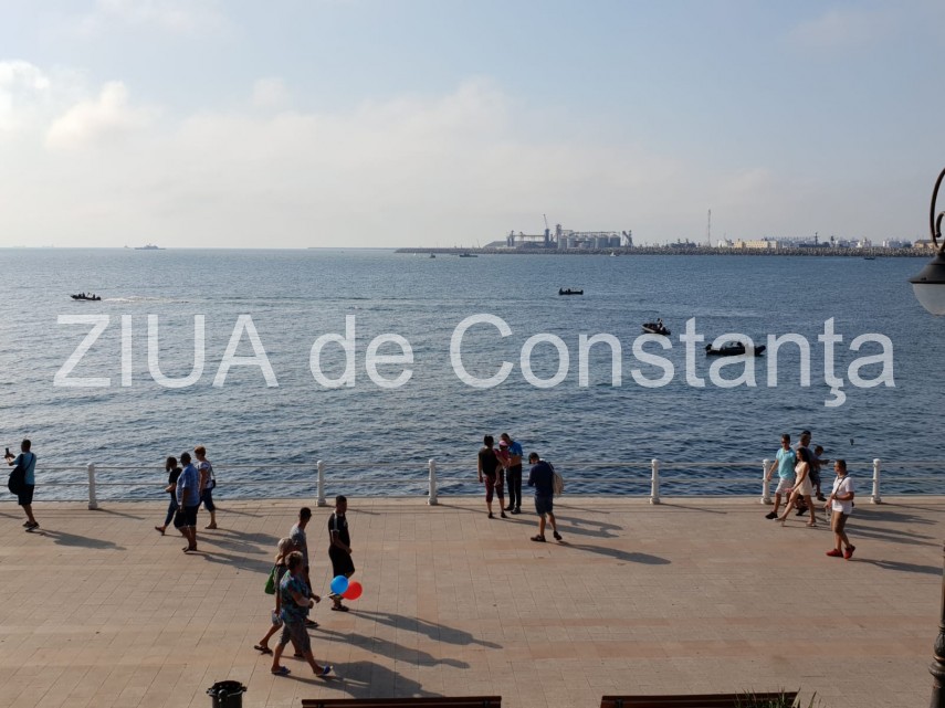 au inceput manifestarile dedicate zilei marinei romane mii de oameni s au strans pe faleza comandamentului au inceput manifestarile dedicate zilei marinei romane mii de oameni s au strans pe faleza comandamentului