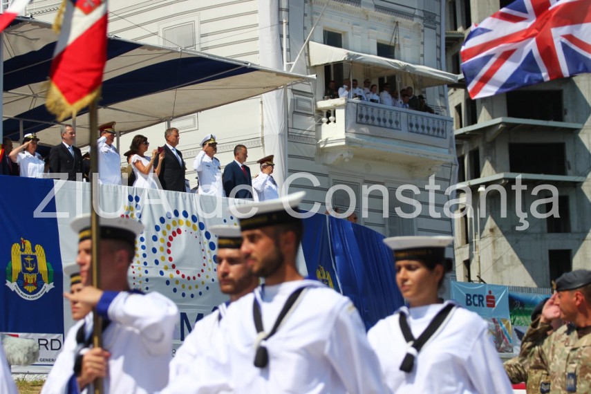 au inceput manifestarile dedicate zilei marinei romane mii de oameni s au strans pe faleza comandamentului au inceput manifestarile dedicate zilei marinei romane mii de oameni s au strans pe faleza comandamentului