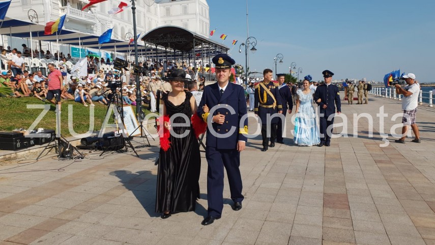 au inceput manifestarile dedicate zilei marinei romane mii de oameni s au strans pe faleza comandamentului au inceput manifestarile dedicate zilei marinei romane mii de oameni s au strans pe faleza comandamentului