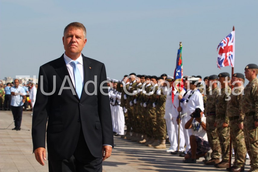 au inceput manifestarile dedicate zilei marinei romane mii de oameni s au strans pe faleza comandamentului au inceput manifestarile dedicate zilei marinei romane mii de oameni s au strans pe faleza comandamentului