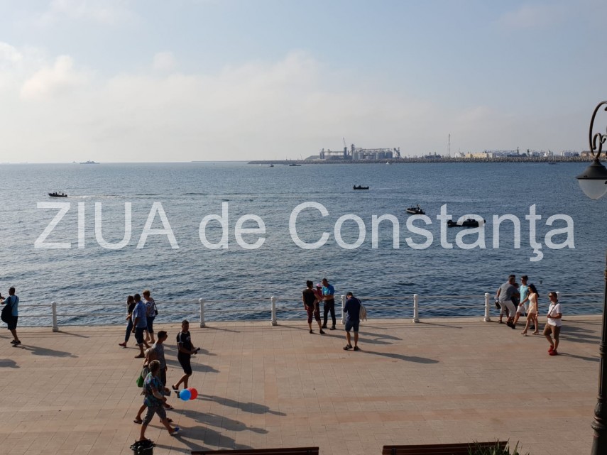 au inceput manifestarile dedicate zilei marinei romane mii de oameni s au strans pe faleza comandamentului au inceput manifestarile dedicate zilei marinei romane mii de oameni s au strans pe faleza comandamentului