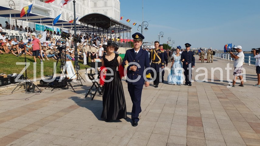 au inceput manifestarile dedicate zilei marinei romane mii de oameni s au strans pe faleza comandamentului au inceput manifestarile dedicate zilei marinei romane mii de oameni s au strans pe faleza comandamentului