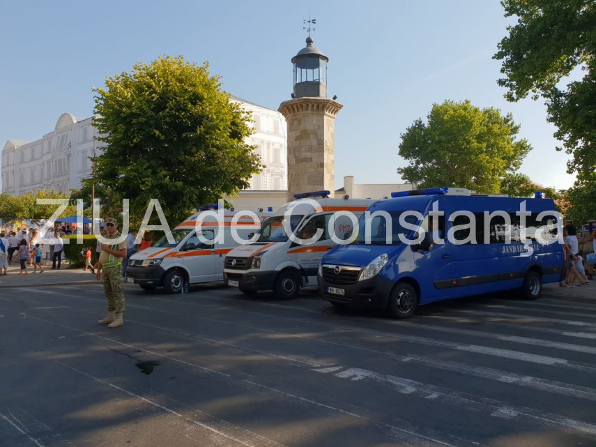 au inceput manifestarile dedicate zilei marinei romane mii de oameni s au strans pe faleza comandamentului au inceput manifestarile dedicate zilei marinei romane mii de oameni s au strans pe faleza comandamentului
