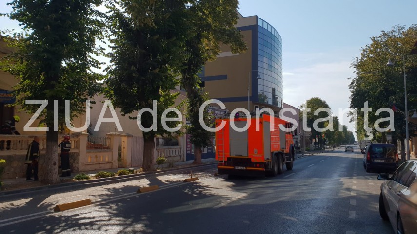 imagini de la eveniment arde un imobil pe bulevardul tomis din municipiul constanta 668024 imagini de la eveniment arde un imobil pe bulevardul tomis din municipiul constanta 668024