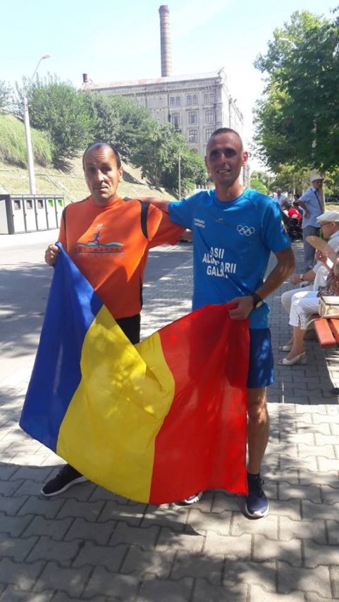 militarul galatean laurentiu cobzaru si ioan chifu din constanta fost politist au participat la un maraton militarul galatean laurentiu cobzaru si ioan chifu din constanta fost politist au participat la un maraton