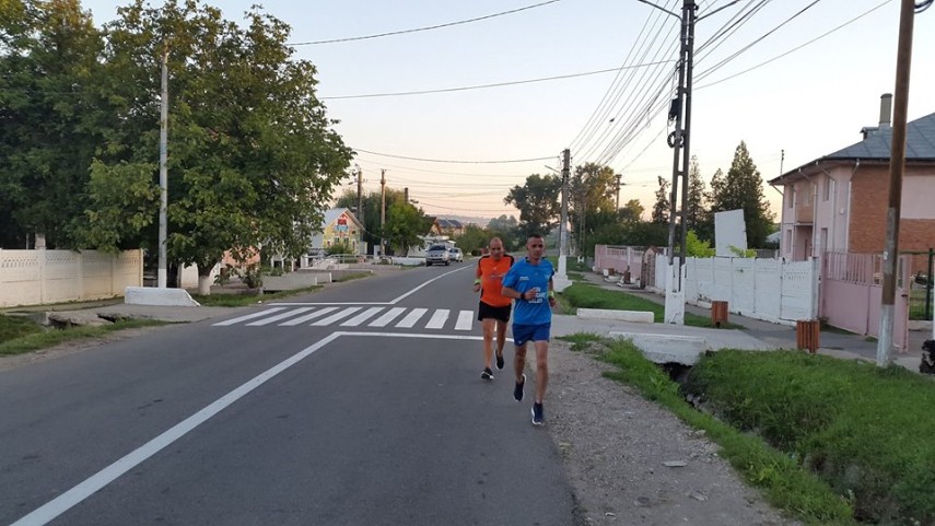 militarul galatean laurentiu cobzaru si ioan chifu din constanta fost politist au participat la un maraton militarul galatean laurentiu cobzaru si ioan chifu din constanta fost politist au participat la un maraton