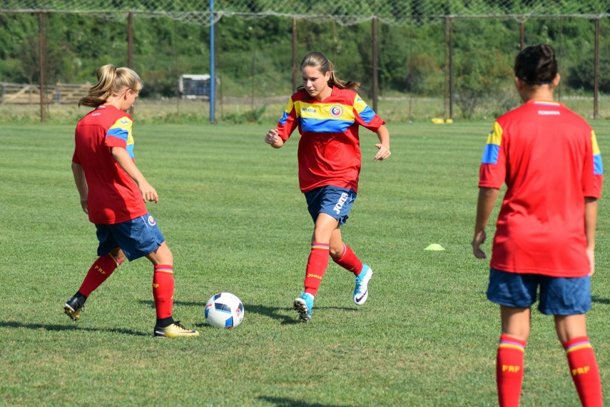 fotbalistele izabela vintila si madalina grecu de la selena sn constanta in pregatire cu nationalele