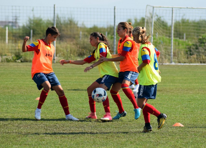 fotbalistele izabela vintila si madalina grecu de la selena sn constanta in pregatire cu nationalele