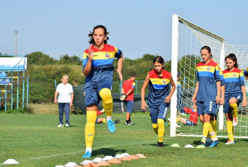 fotbalistele izabela vintila si madalina grecu de la selena sn constanta in pregatire cu nationalele