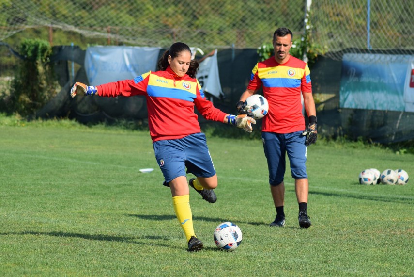 fotbalistele izabela vintila si madalina grecu de la selena sn constanta in pregatire cu nationalele