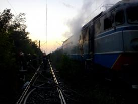 Dezastru. Tren în flăcări. Avea în compunere 27 de vagoane cu benzină şi motorină. Pericol major de explozie (galerie foto)